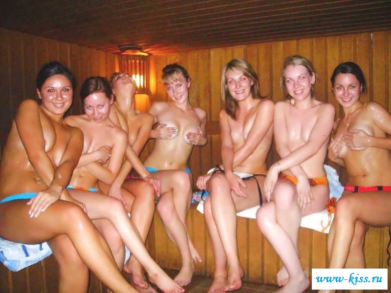 Распаренные тела обнаженных в бане девчушек (20 фото эротики)